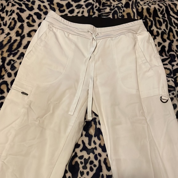 SCRUBS - Picture 3 of 5